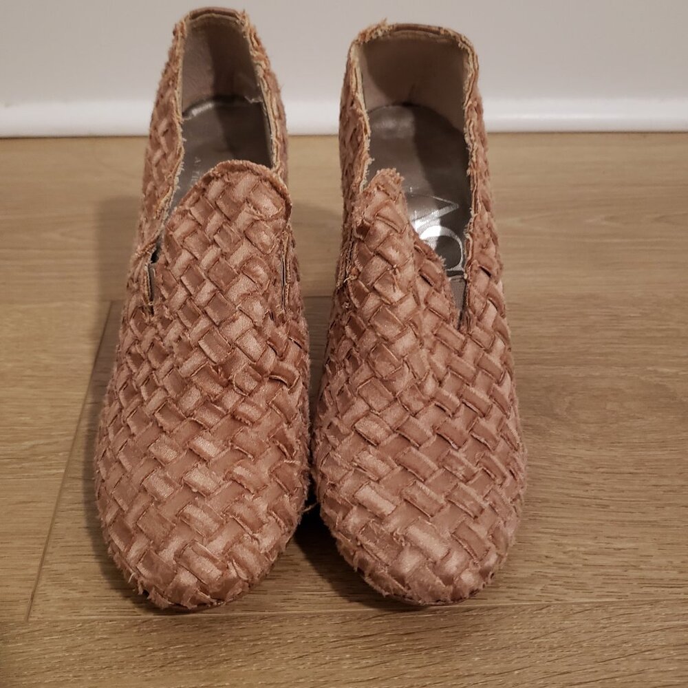 AGL Italian Pink Gold Pumps